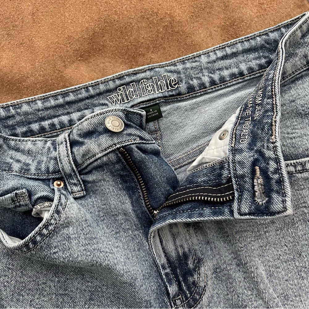 Wild Fable High Rise Mom Jeans Light Wash Size 2 - Picture 7 of 16